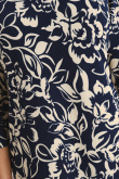 Efektowna czarna sukienka z nadrukiem w białe kwiaty 