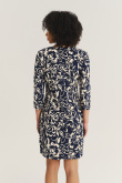 Efektowna czarna sukienka z nadrukiem w białe kwiaty 