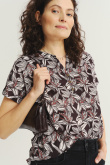 Czarny top w kwiaty dekolt V