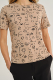 Beżowy printowany t-shirt