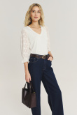 Biały top z efektownymi rękawami