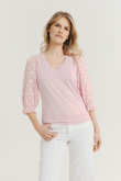 Jasnoróżowy top z efektownymi rękawami