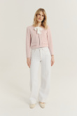 Krótki pudełkowy żakiet w jasnoróżowym kolorze