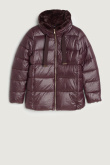 Krótka pikowana kurtka w bordowym kolorze