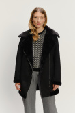 Czarny płaszcz z kożuchem 