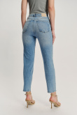 Niebieskie jeansy typu mom fit wysoki stan