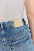 Stylowe jeansy z przetarciami krój wide leg