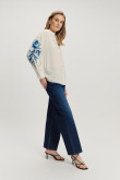 Klasyczne granatowe jeansy typu wide leg