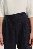 Spodnie w kratkę o prostej nogawce