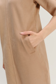 Beżowa uniwersalna sukienka o prostym fasonie