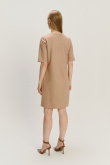 Beżowa uniwersalna sukienka o prostym fasonie