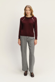 Burgundowy sweter z miękkiej dzianiny