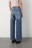 Niebieskie jeansy wide leg 