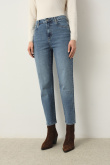 Błękitne jeansy mom fit