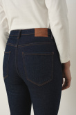 Granatowe jeansy typu skinny