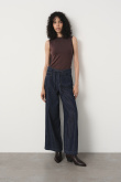 Ciemnogranatowe jeansy wide leg