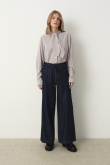 Ciemnogranatowe jeansy wide leg