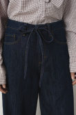 Ciemnogranatowe jeansy wide leg