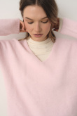 Jasnoróżowy sweter z domieszką wełny
