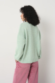 Basicowy sweter w pastelowym odcieniu zieleni