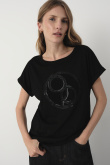 Czarny t-shirt z grafiką z przodu