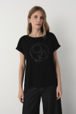 Czarny t-shirt z grafiką z przodu