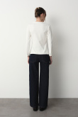 Casualowy longsleeve w białym kolorze 