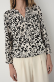 Kremowy top w kontrastowe kwiaty
