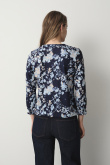 Casualowy top w błękitne kwiaty