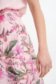 Rozkloszowana różowa spódnica w kwiaty