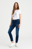 Ciemnogranatowe spodnie jeansowe, model skinny push up