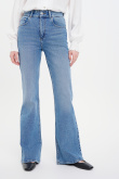 Stylowe niebieskie jeansy typu flare