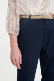 Granatowe spodnie typu chino