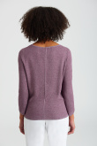 Fioletowy sweter z błyszczącą nitką