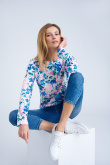Sweter z nadrukiem w pastelowe kwiaty