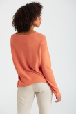 Pomarańczowy sweter z troczkami u dołu