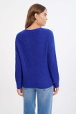 Ciemnoniebieski sweter ze strukturalnej dzianiny