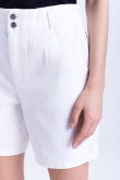 Jeansowe szorty w białym kolorze