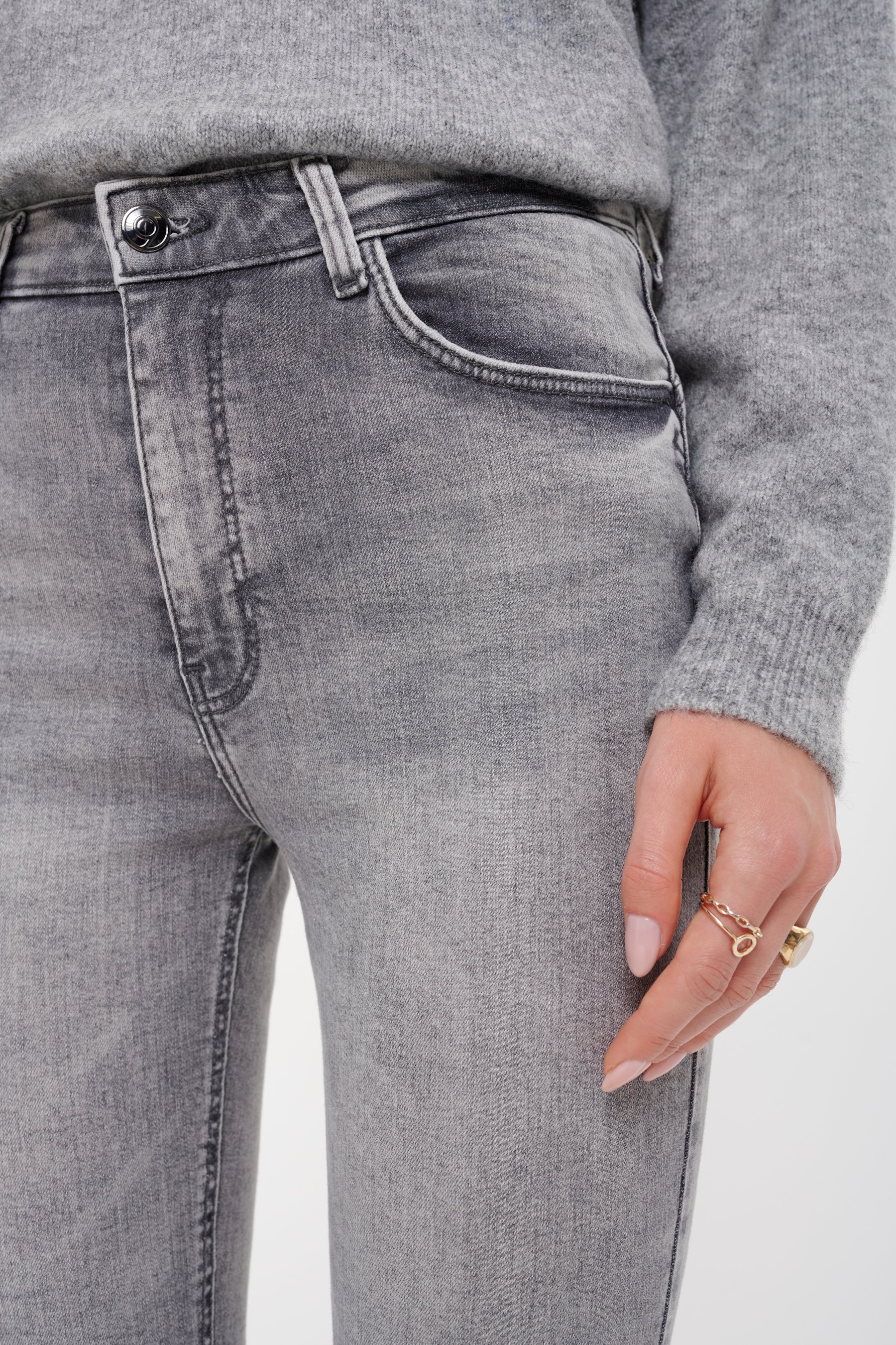 Szare casualowe jeansy slim