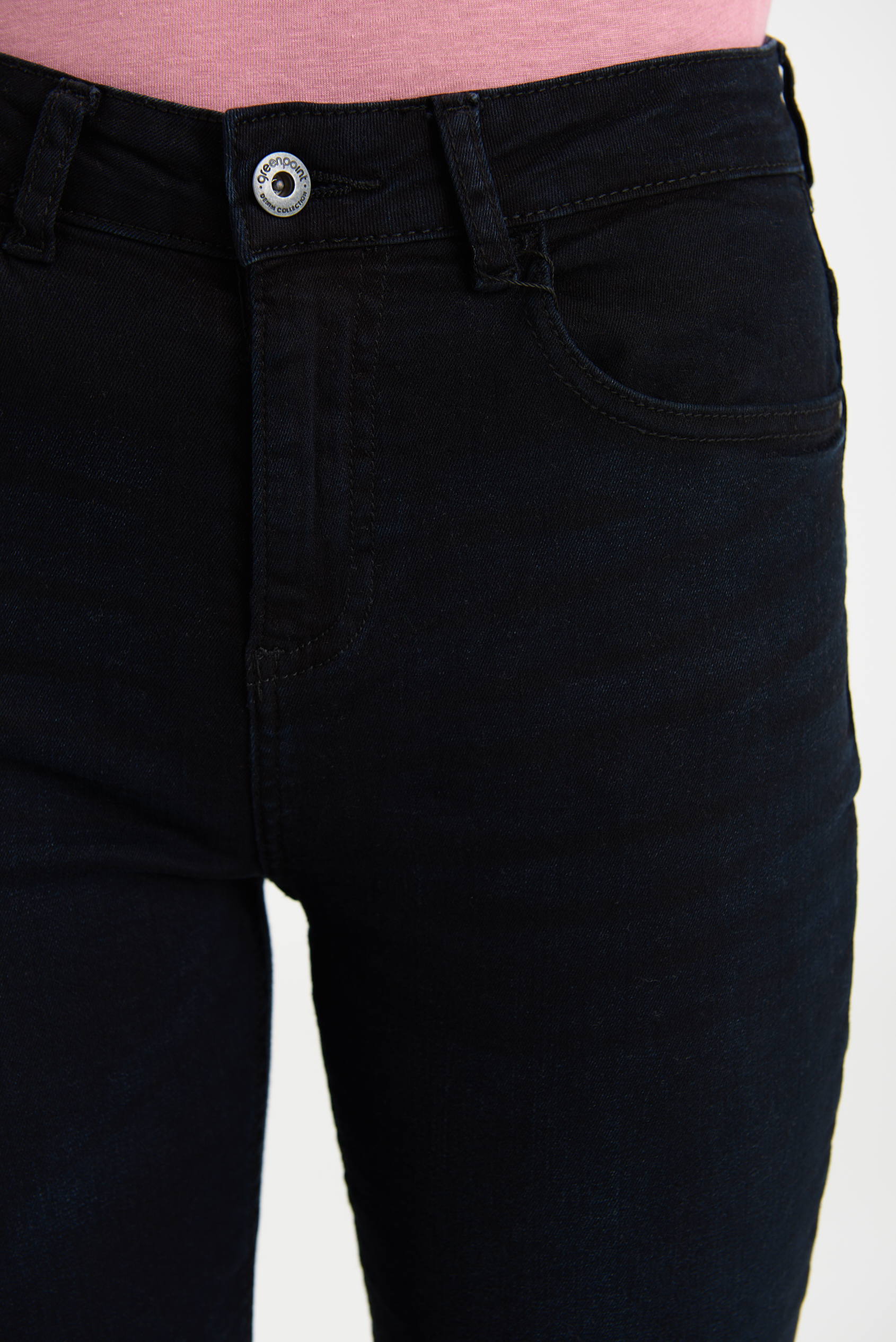 Ciemnogranatowe, jeansowe spodnie z długimi nogawkami