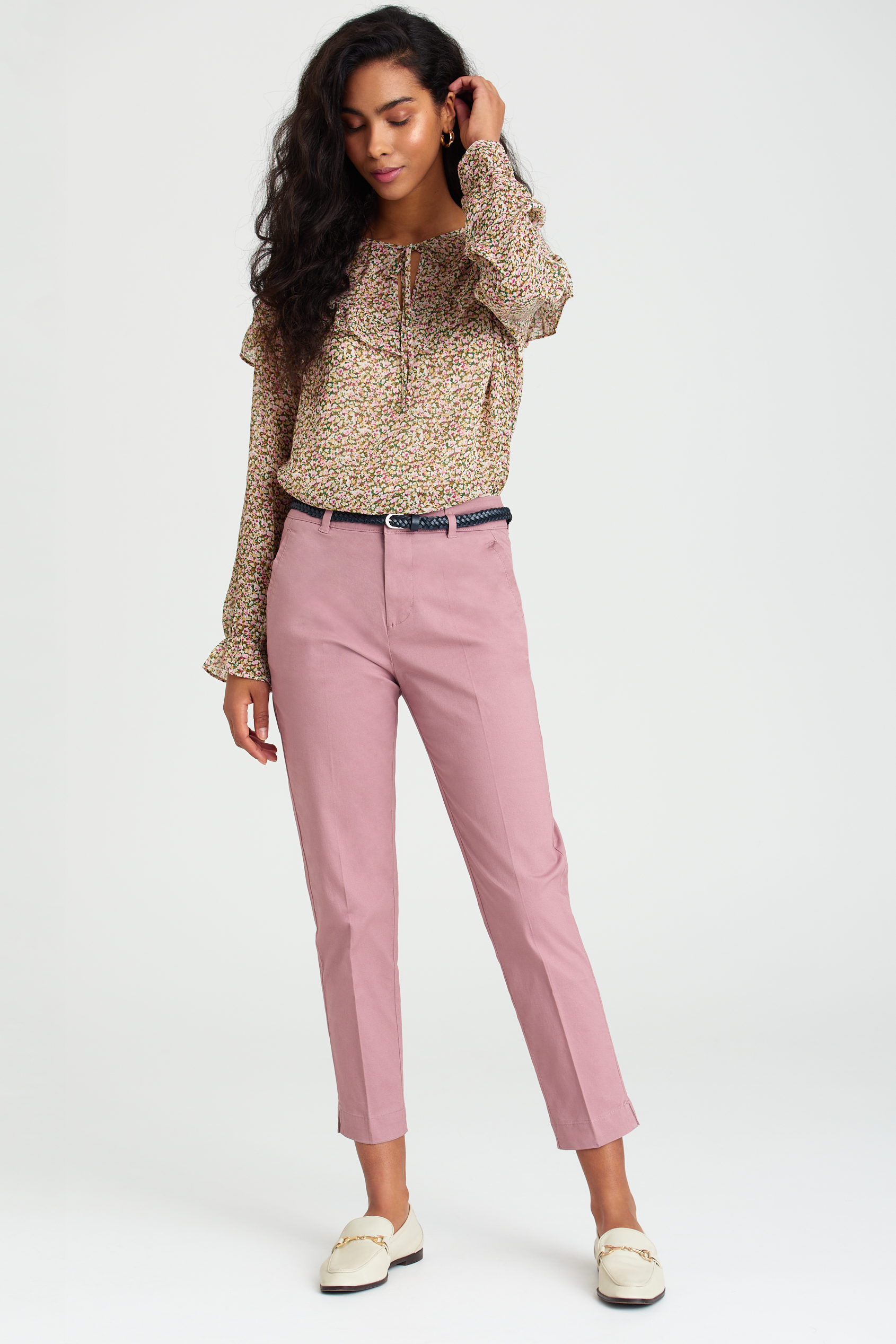 Spodnie chinosy w różowym kolorze