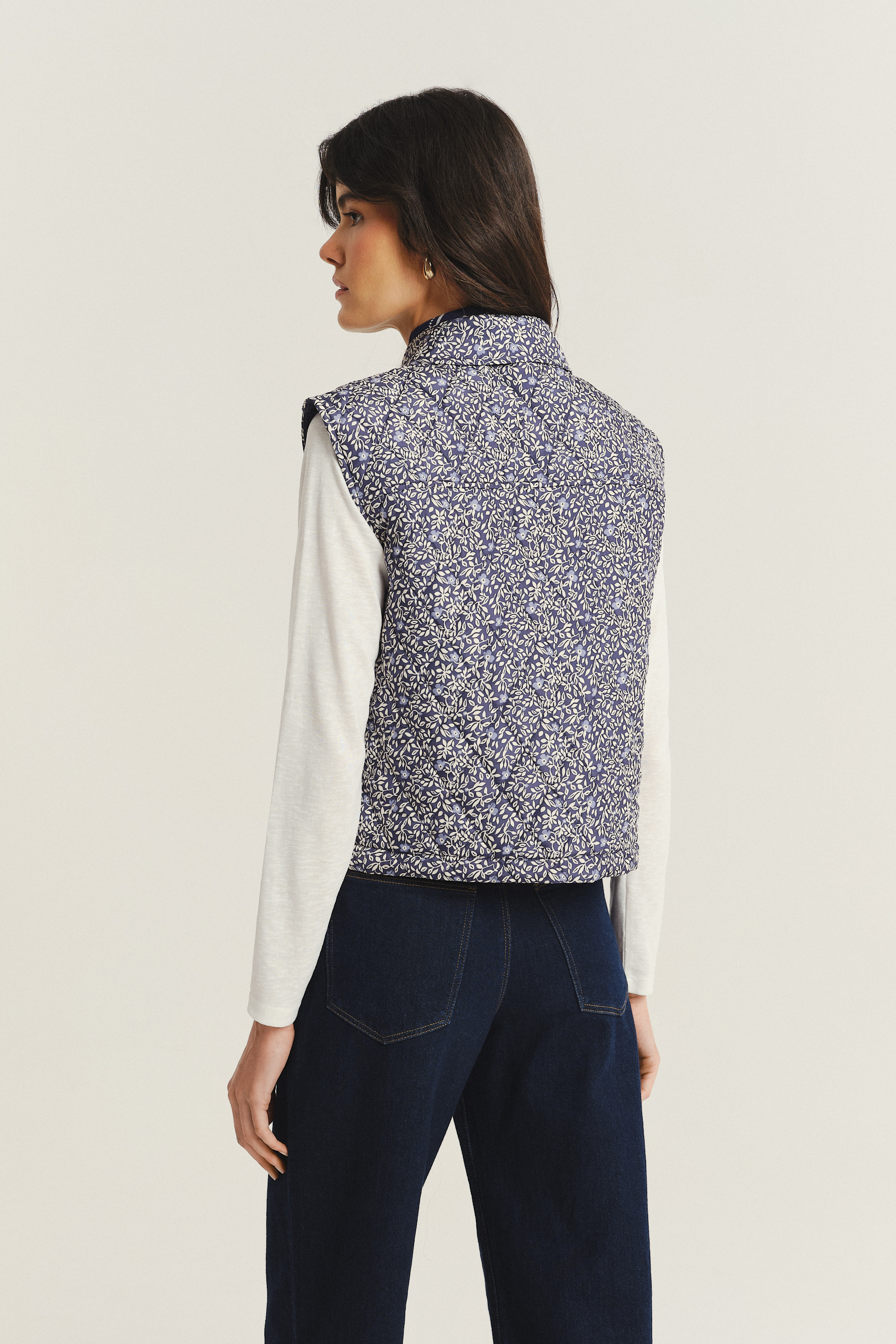 Stylowa kamizelka w drobne kwiaty