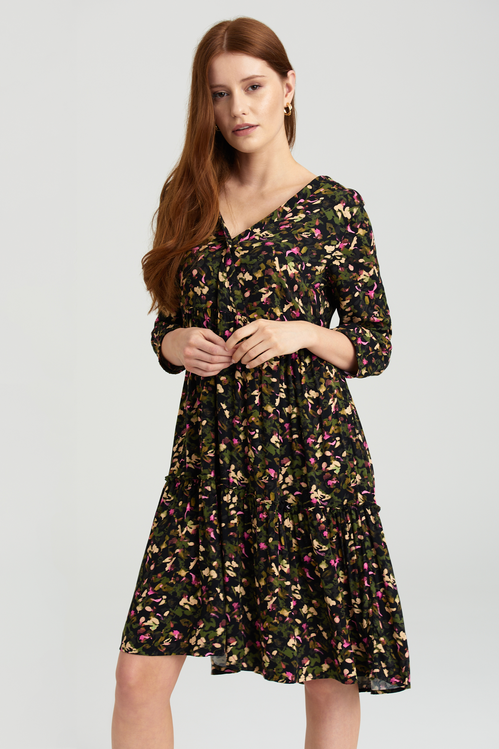 Trapezowa sukienka z wiskozy, nadruk w kwiaty
