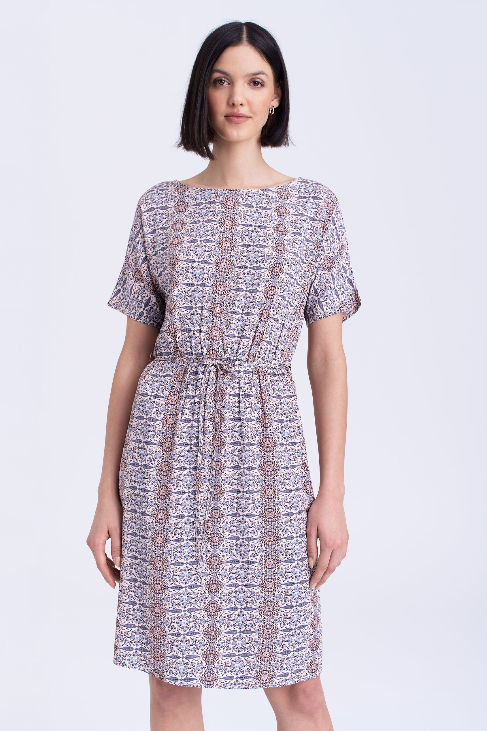 Krótka sukienka z wzorem paisley