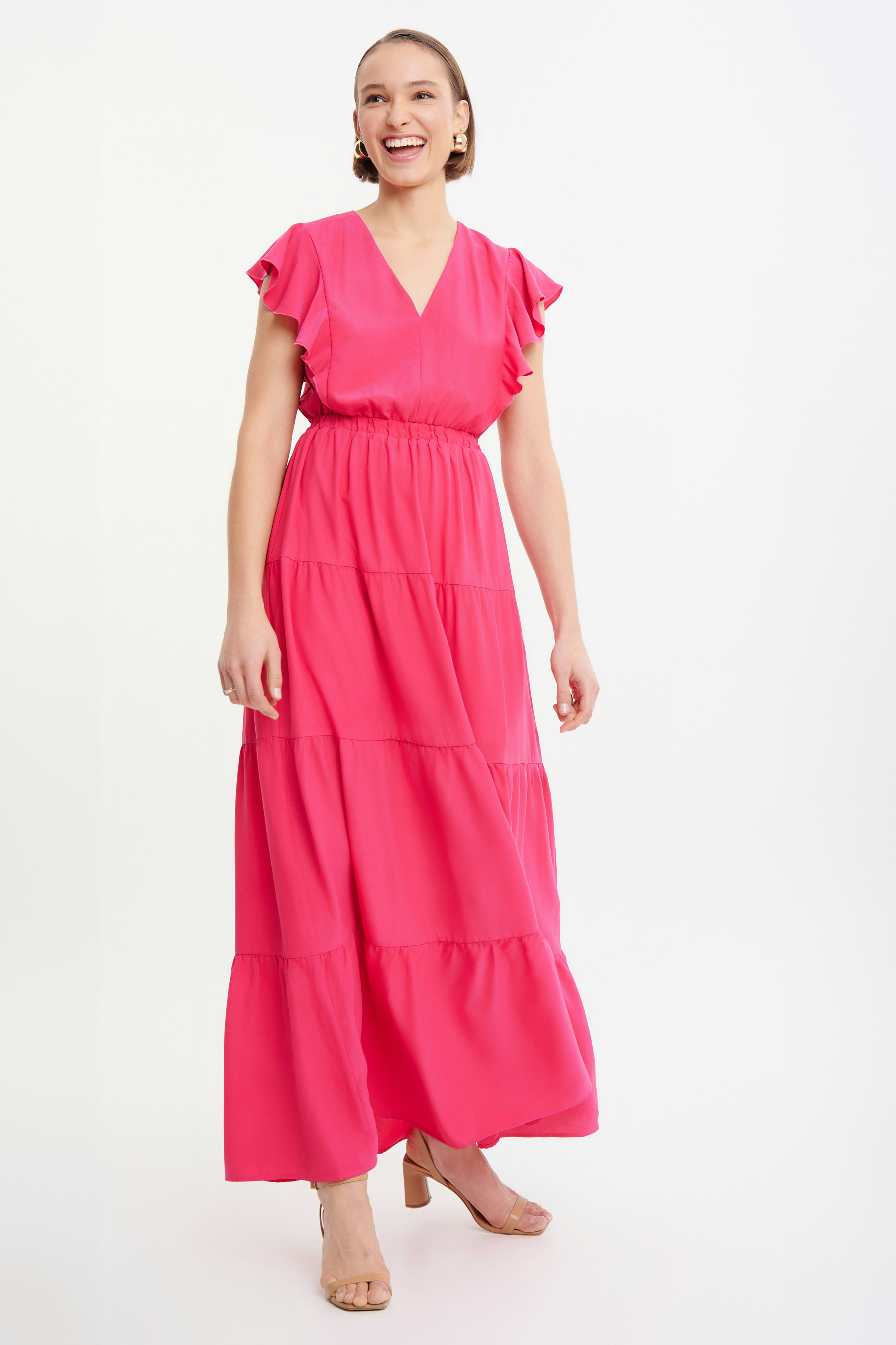 Różowa sukienka maxi z falbaną