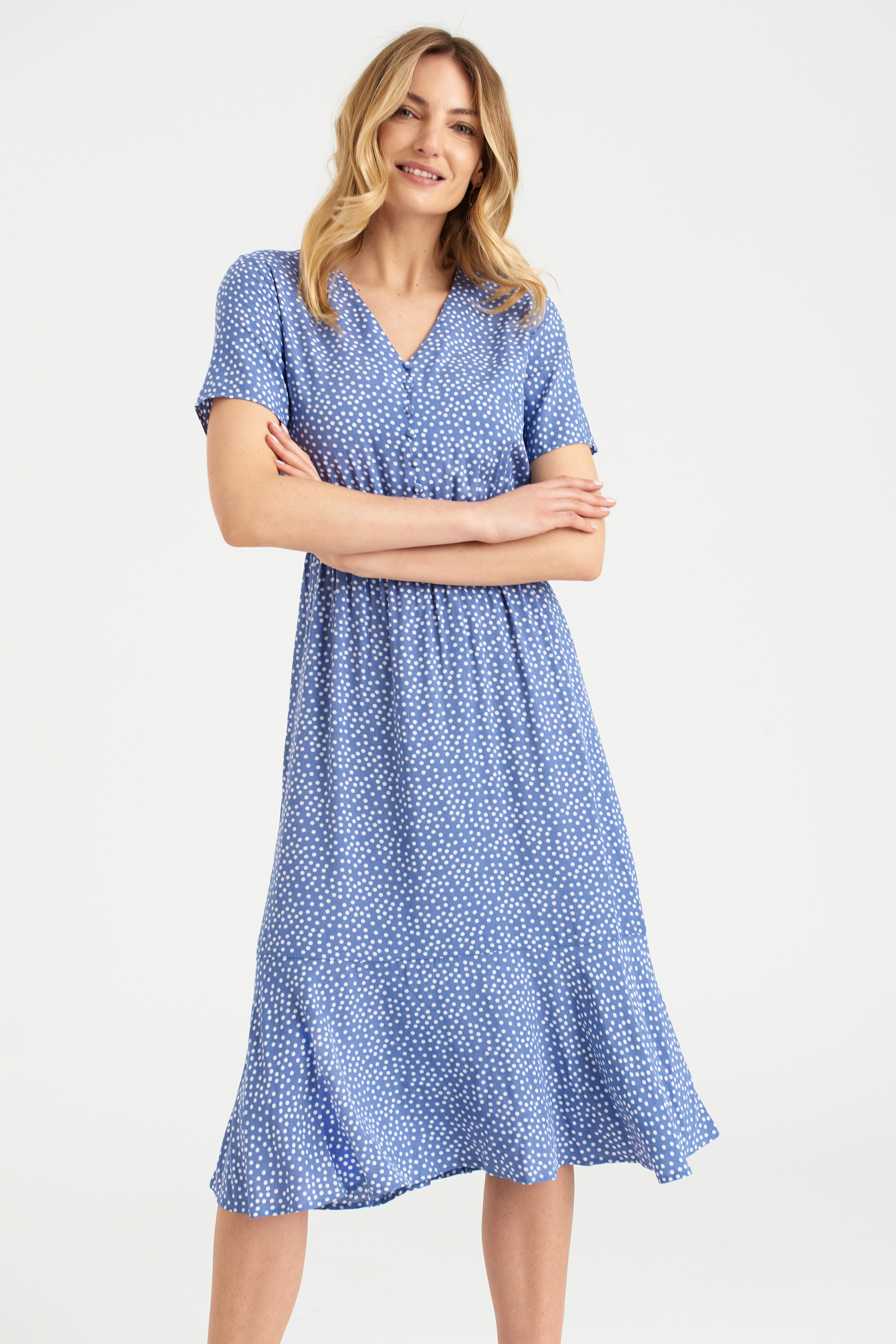 Błękitna sukienka z wiskozy, nadruk w drobne groszki