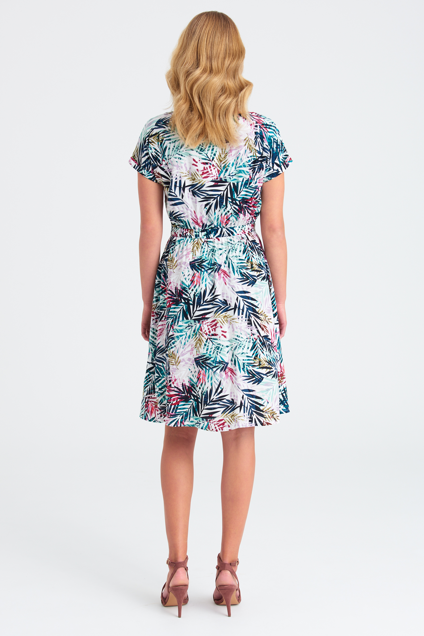 Komfortowa sukienka z wiskozy, nadruk w tropikalne liście