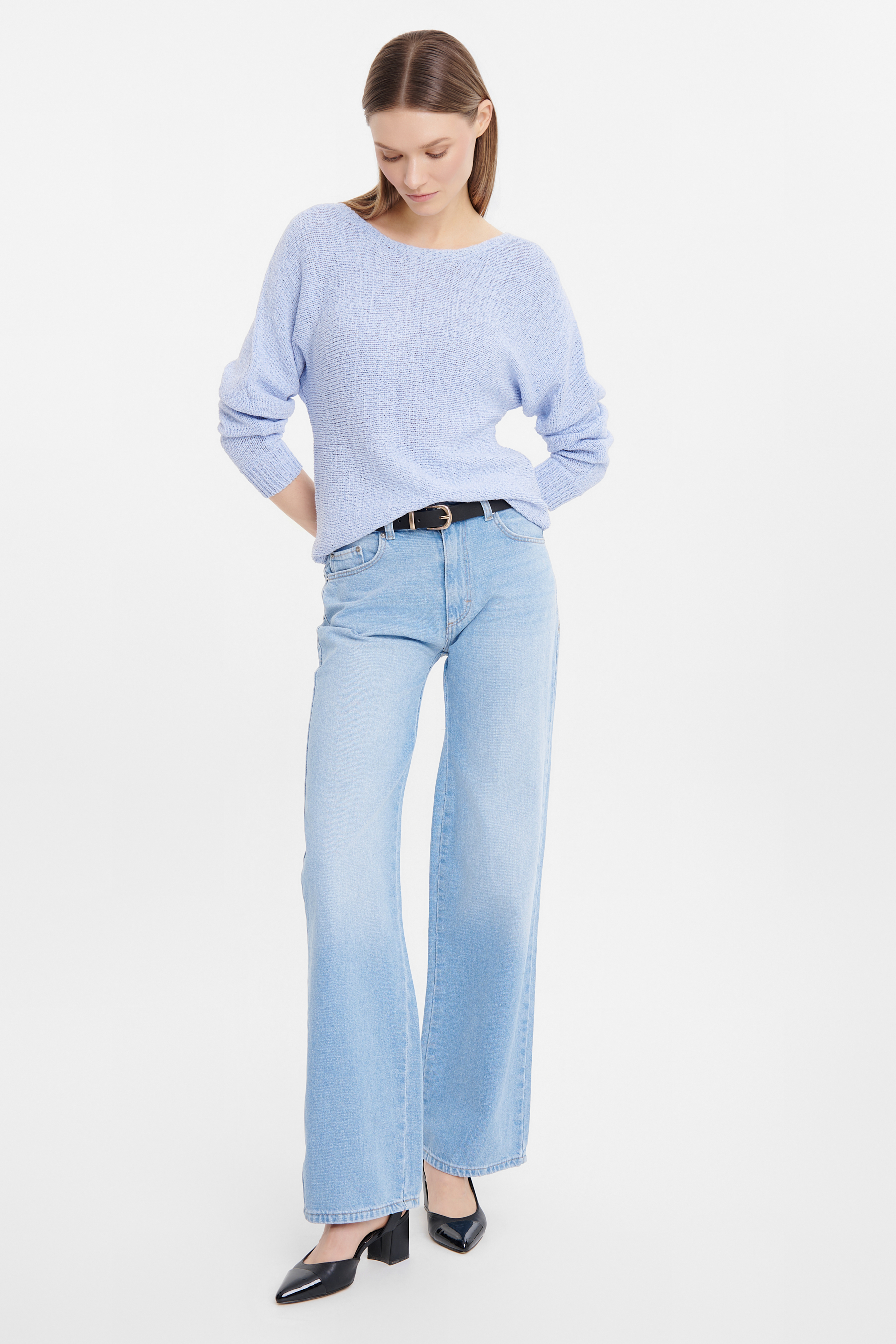 Basicowy sweter w kolorze baby blue