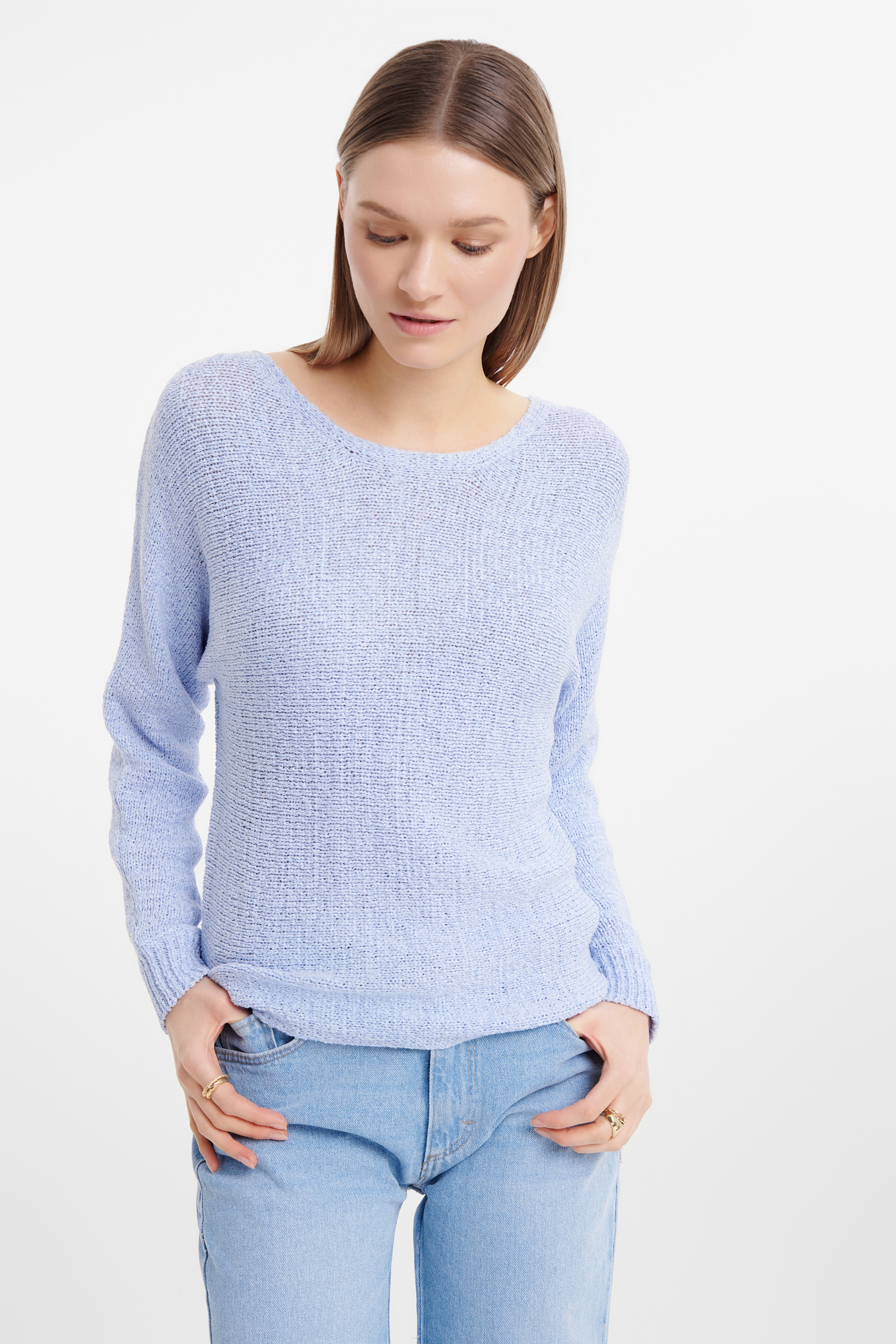 Basicowy sweter w kolorze baby blue