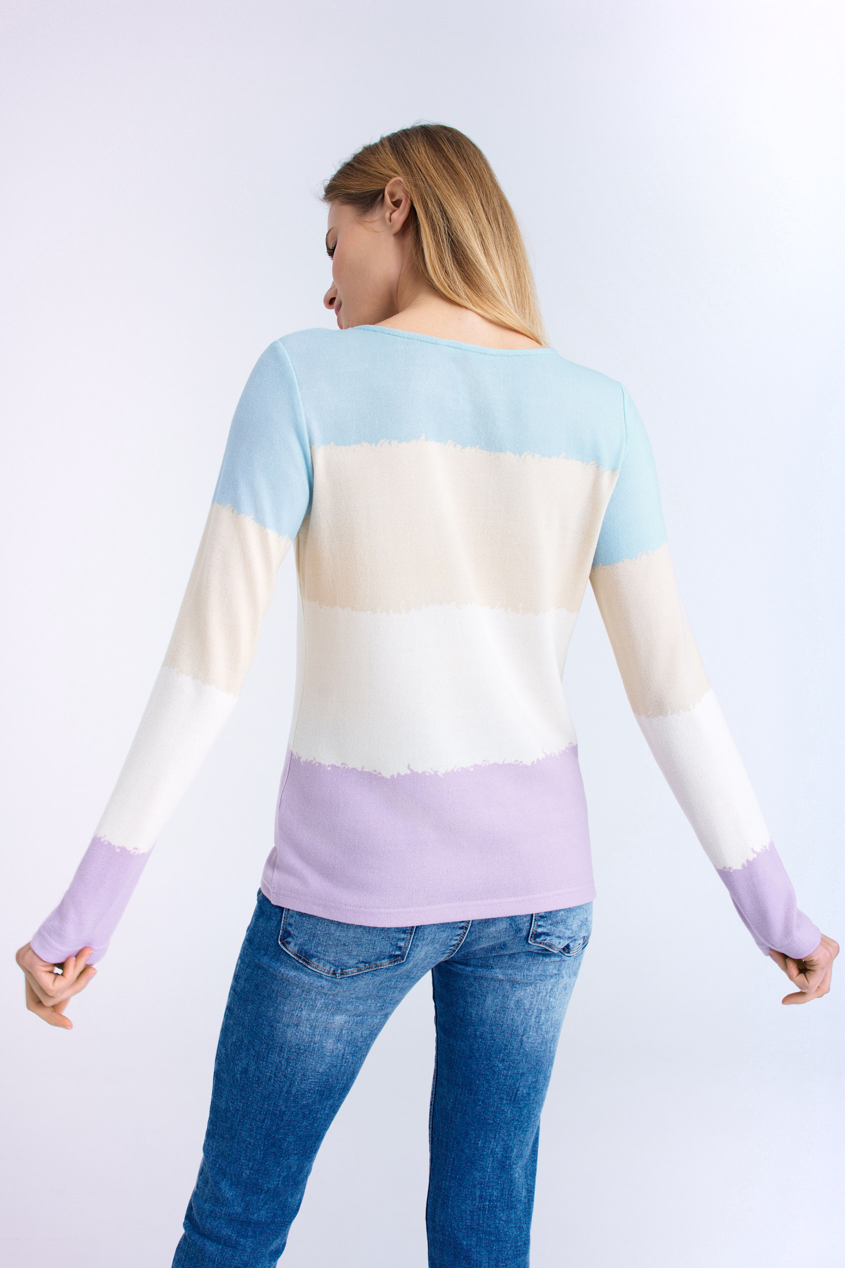 Sweter w pastelowe paski